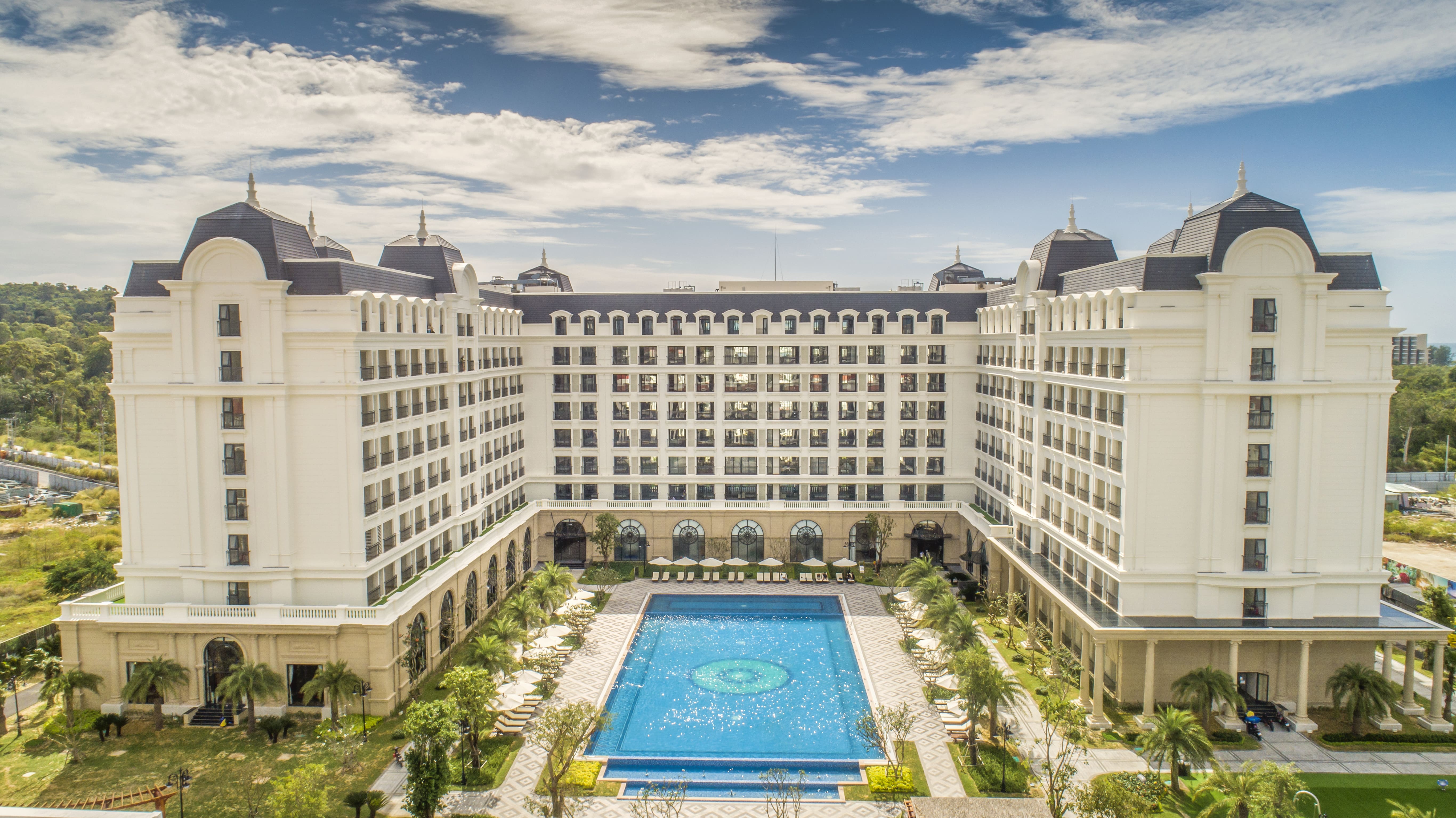 media\hotels\9d69b224-64d1-49c1-3ccd-08ded356c452\vinholidays-fiesta-phu-quoc-1.260626145407543.jpeg